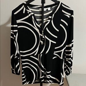 New York & Company Black and White Abstract Blouse,very good condition